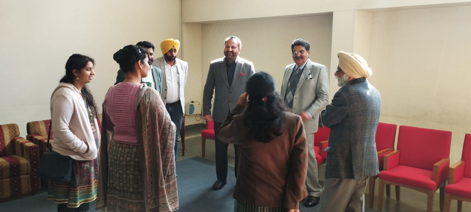ਕੈਬਨਿਟ ਮੰਤਰੀ ਕੁਲਦੀਪ ਸਿੰਘ ਧਾਲੀਵਾਲ ਪੰਜਾਬੀ ਐਨ.ਆਰ.ਆਈਜ਼ ਮਿਲਣੀ ਵਿੱਚ ਸੁਣਨਗੇ ਐਨ.ਆਰ.ਆਈਜ਼ ਦੀਆਂ ਸਮੱਸਿਆਵਾਂ